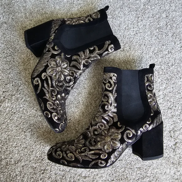 Stuart Weitzman Mediate Black Radiant Velvet Gold Sequins bootie Size 10 - Picture 3 of 17